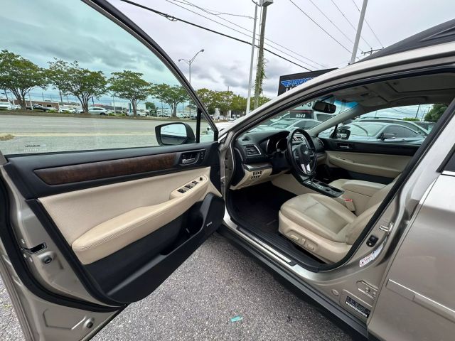 2015 Subaru Outback 2.5i Limited Image 10 of 55