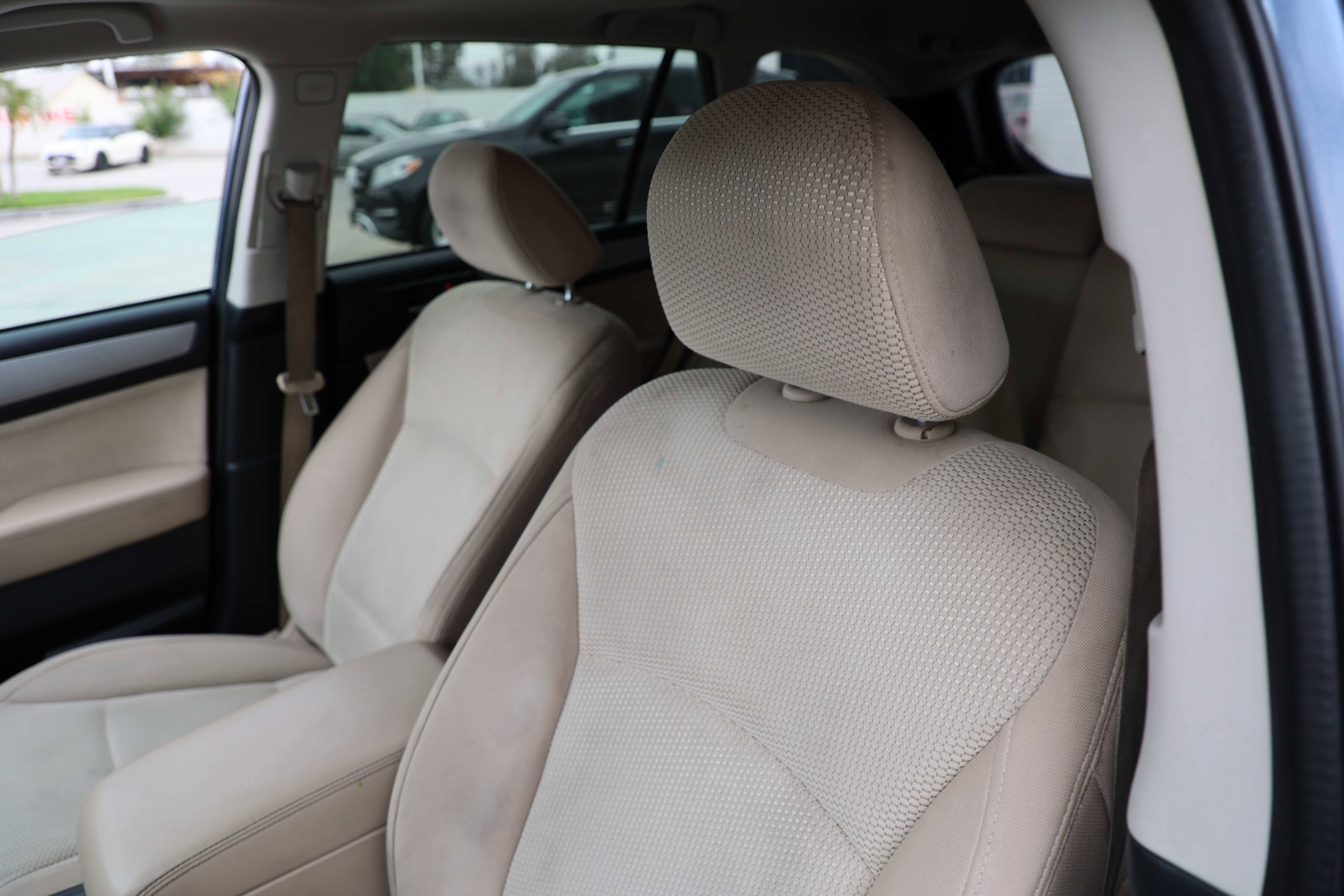 2015 Subaru Outback 2.5i Premium Image 8 of 15