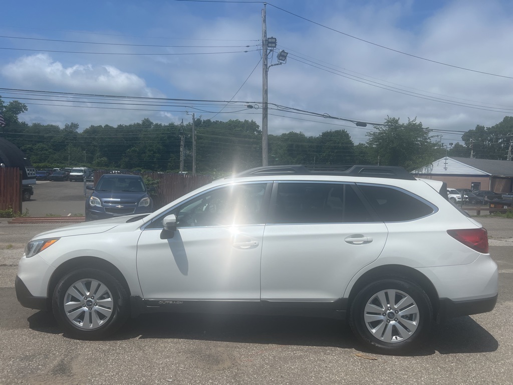 2015 Subaru Outback 2.5i Premium Image 9 of 47