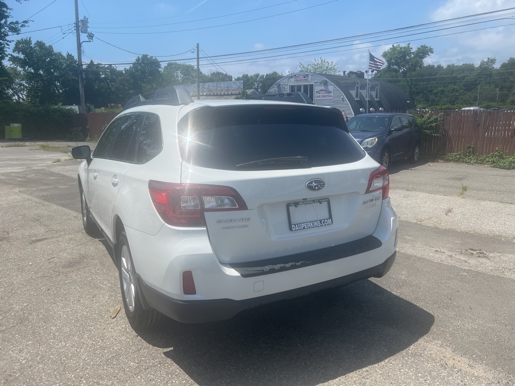 2015 Subaru Outback 2.5i Premium Image 8 of 47