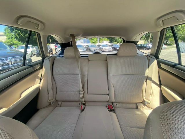 2015 Subaru Outback 2.5i Premium Image 16 of 22