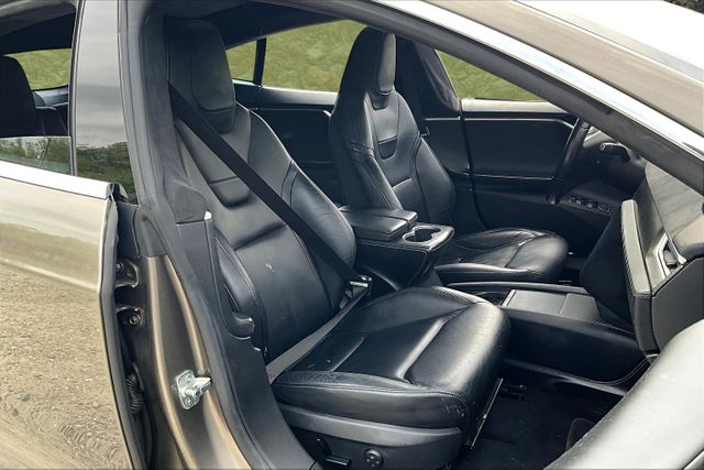 Vehicle image 9 of 33
