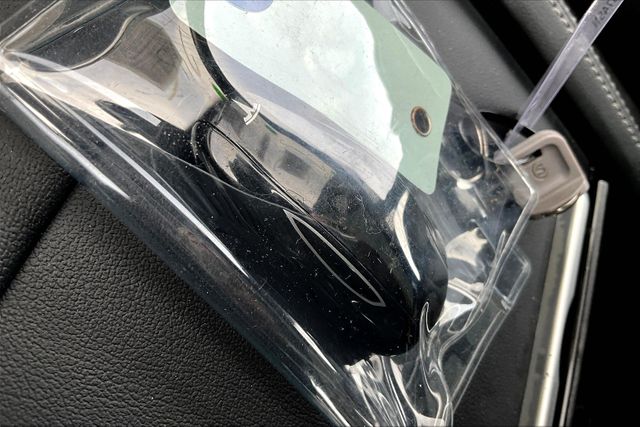 Vehicle image 12 of 33