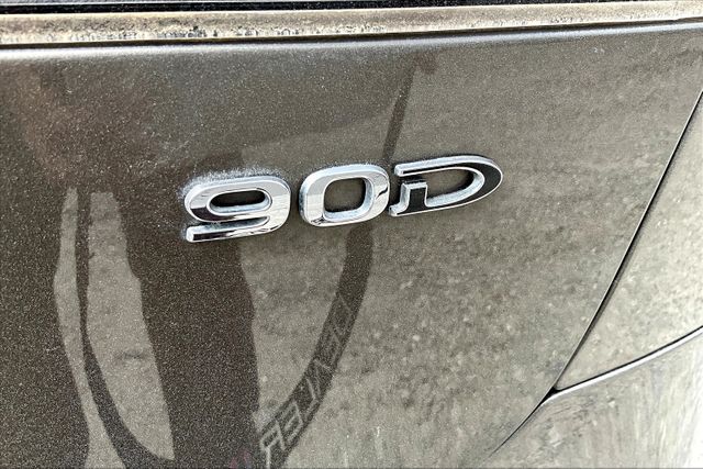 Vehicle image 10 of 33