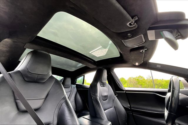 Vehicle image 21 of 33