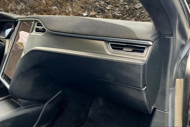 Vehicle image 16 of 33