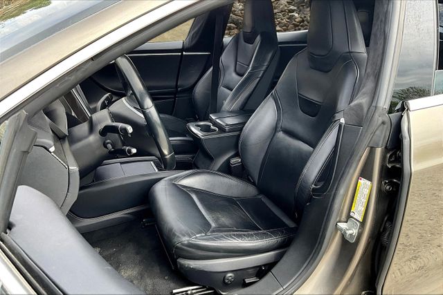 Vehicle image 24 of 33
