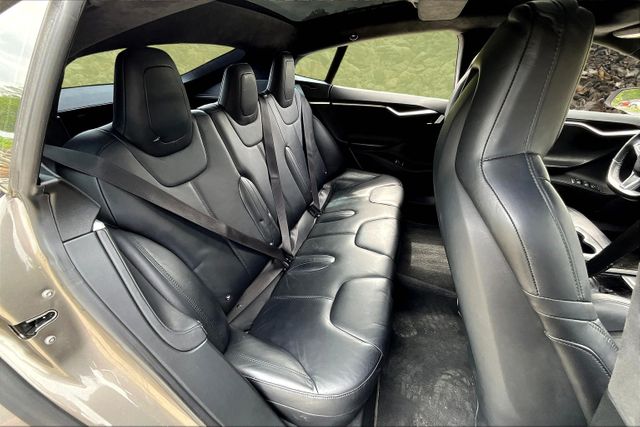 Vehicle image 26 of 33