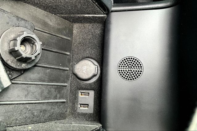 Vehicle image 31 of 33