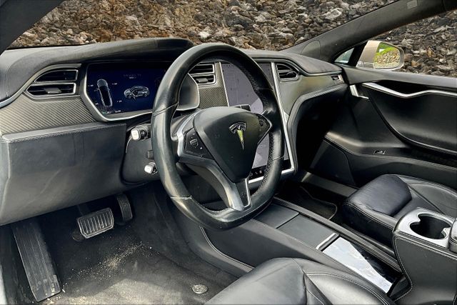 Vehicle image 13 of 33