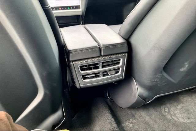 Vehicle image 32 of 33
