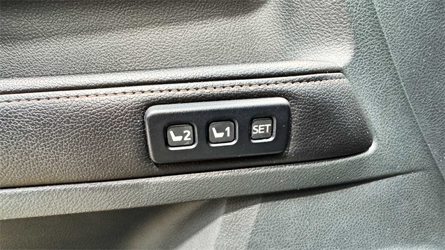Vehicle image 23 of 39