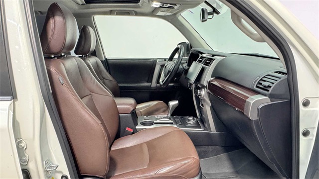 Vehicle image 9 of 39