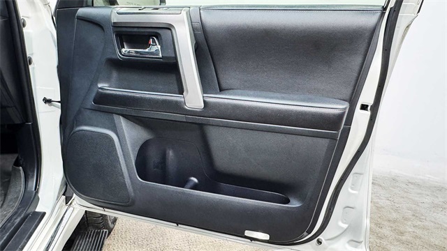 Vehicle image 12 of 39