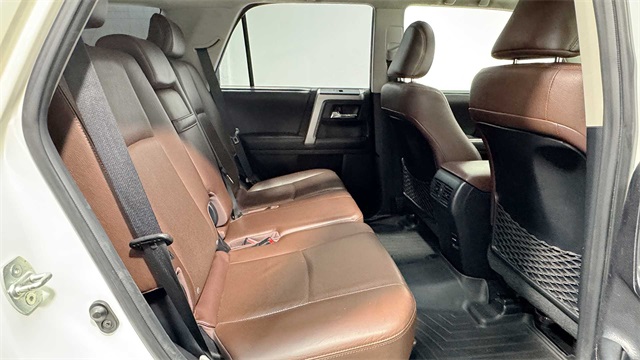 Vehicle image 14 of 39