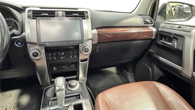 Vehicle image 18 of 39