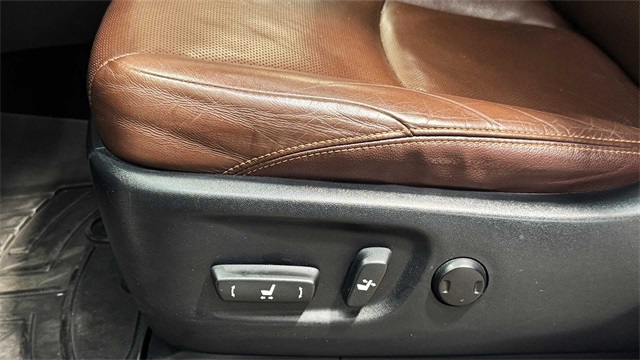 Vehicle image 25 of 39