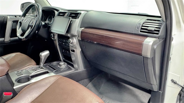 Vehicle image 10 of 39