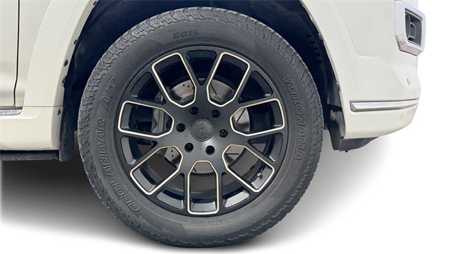 Vehicle image 8 of 39