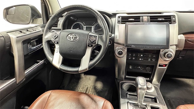 Vehicle image 17 of 39