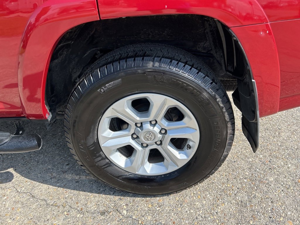 Vehicle image 23 of 27