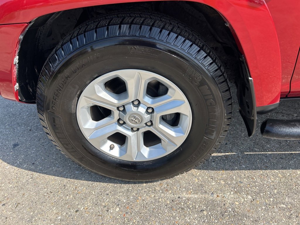 Vehicle image 25 of 27