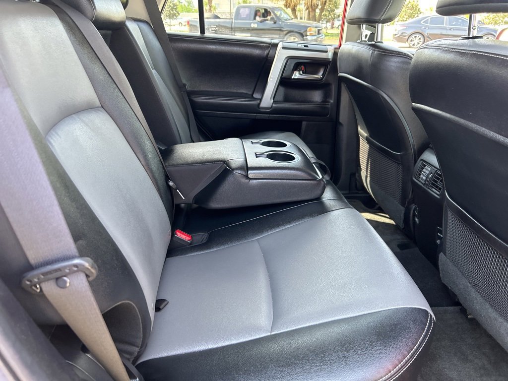Vehicle image 19 of 27