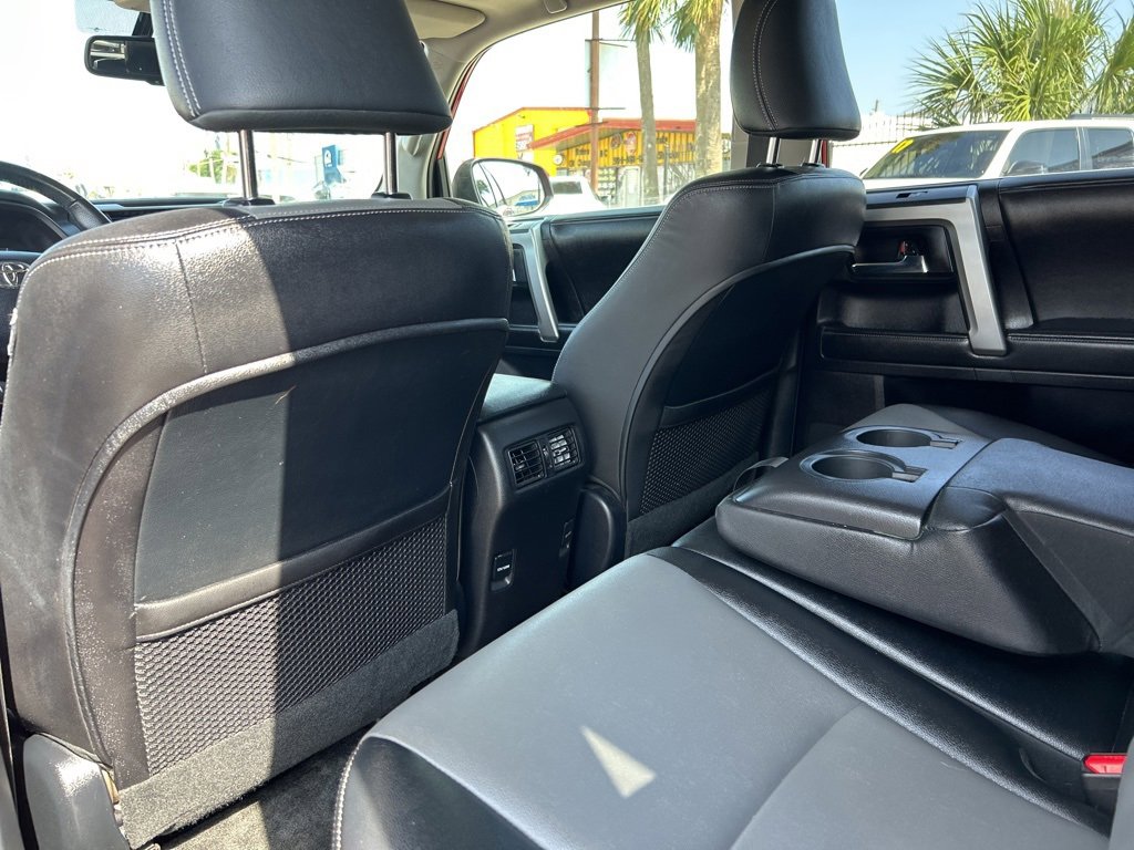 Vehicle image 14 of 27