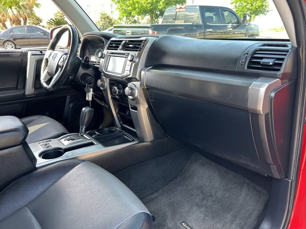 Vehicle image 17 of 27