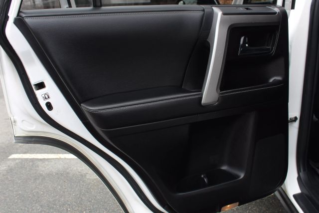 Vehicle image 14 of 45