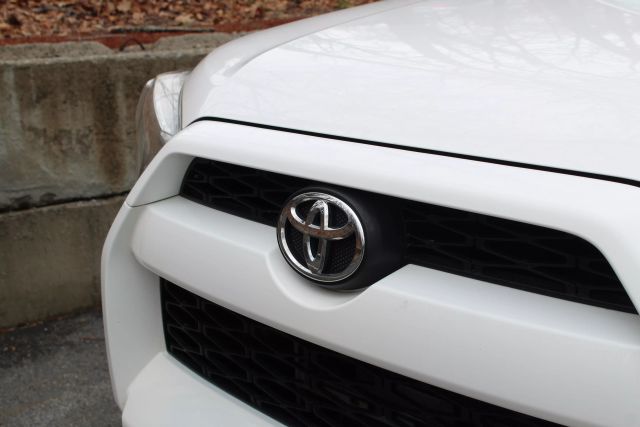 Vehicle image 41 of 45