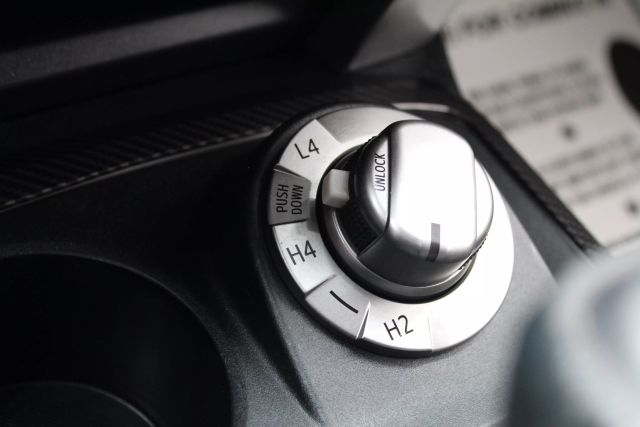 Vehicle image 32 of 45