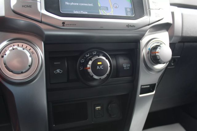 Vehicle image 33 of 45