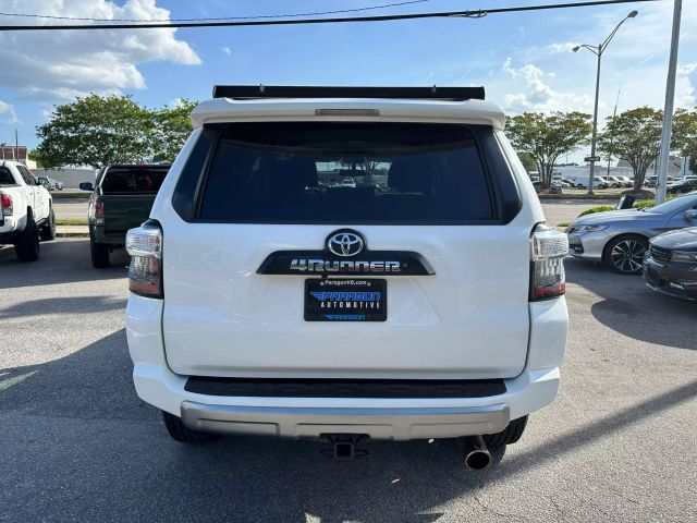 Vehicle image 8 of 50