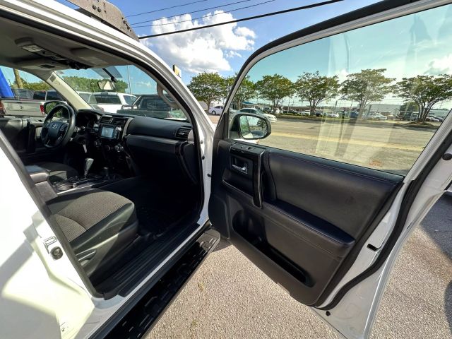 Vehicle image 21 of 50