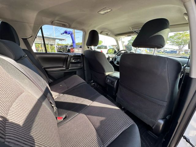 Vehicle image 27 of 50