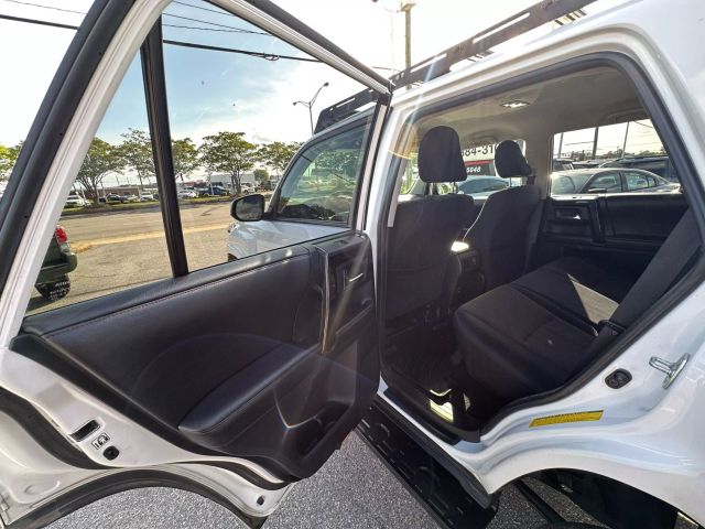 Vehicle image 17 of 50