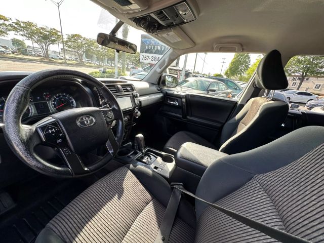 Vehicle image 13 of 50