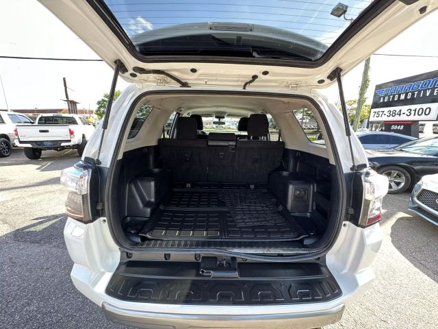 Vehicle image 47 of 50