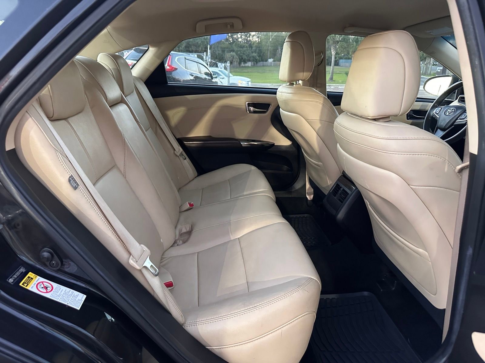 Vehicle image 18 of 21