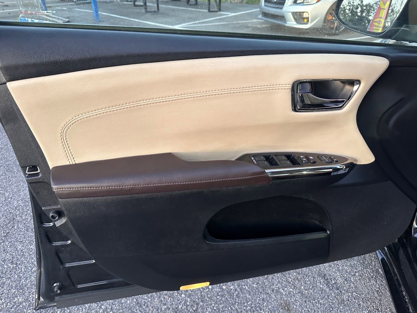 Vehicle image 9 of 21