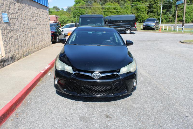 2015 Toyota Camry SE Image 2 of 23