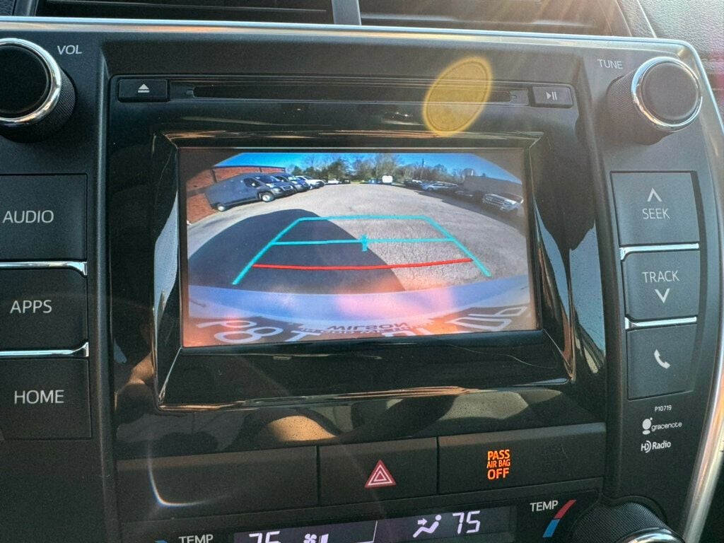 Vehicle image 16 of 17