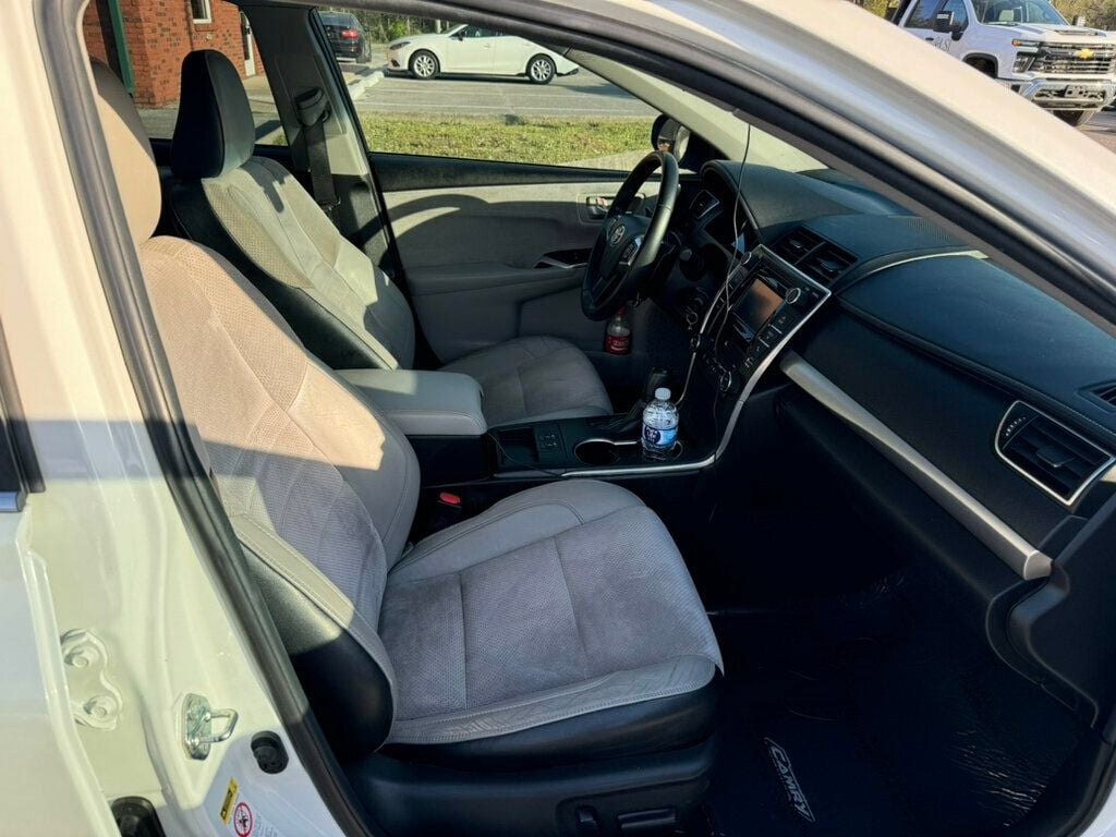 Vehicle image 10 of 17
