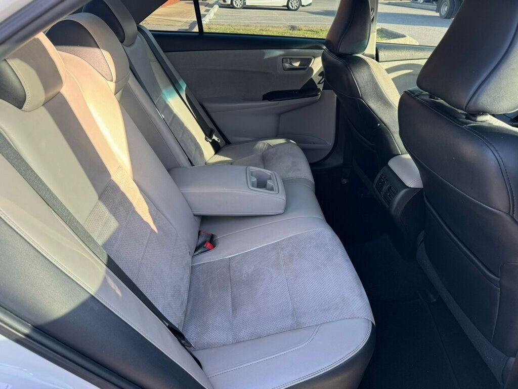 Vehicle image 9 of 17