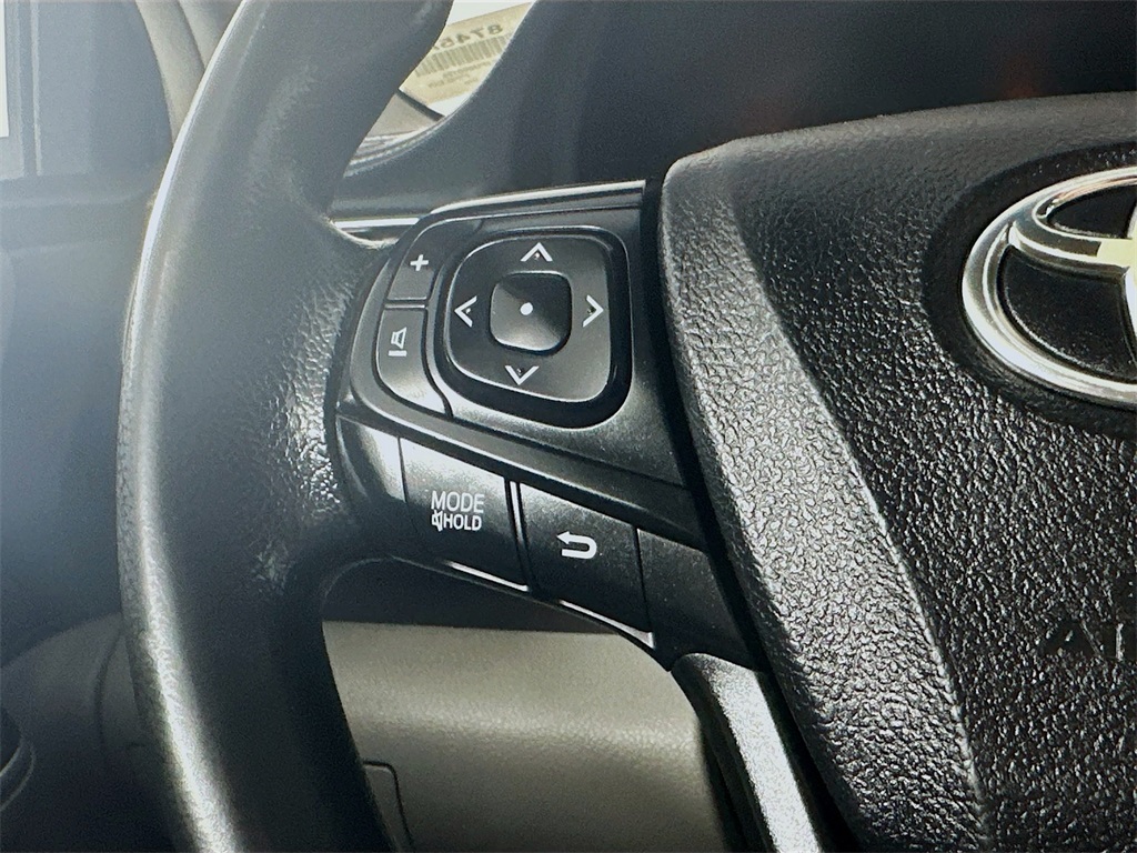 Vehicle image 25 of 36