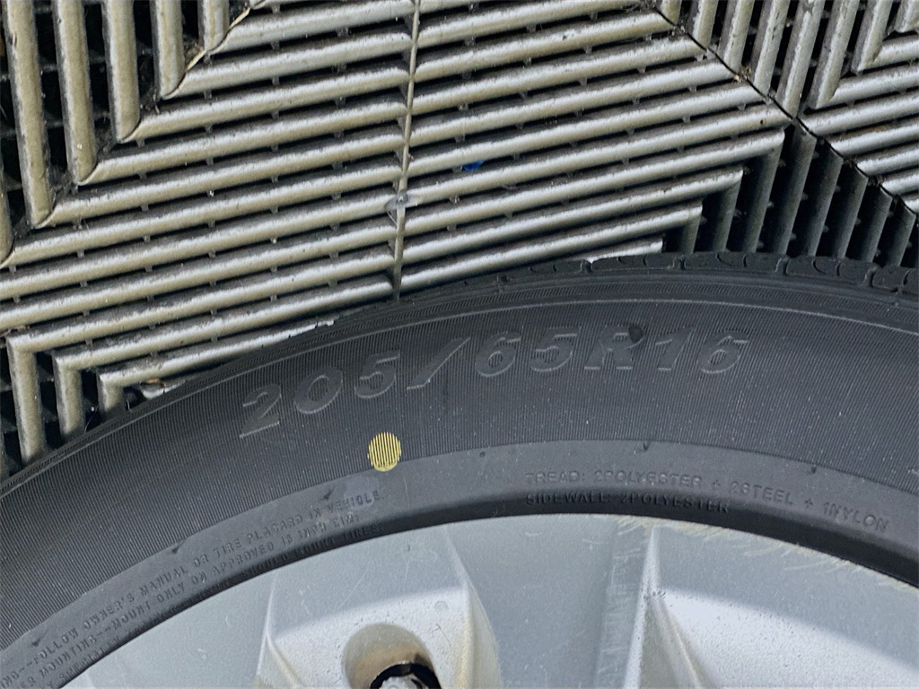 Vehicle image 32 of 36