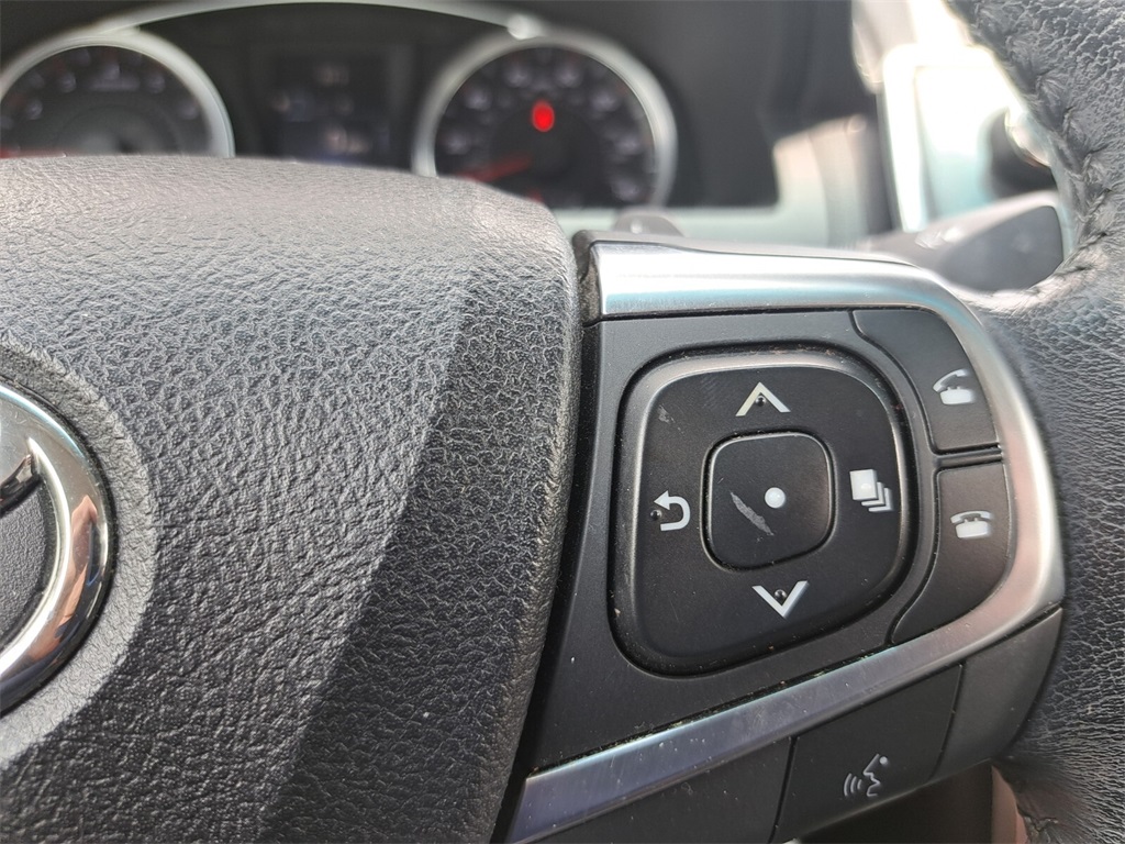 Vehicle image 11 of 23