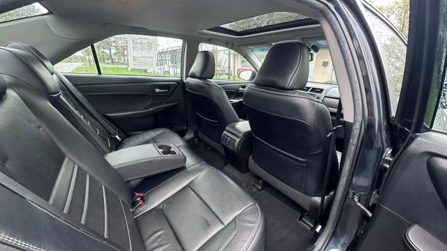 Vehicle image 27 of 34