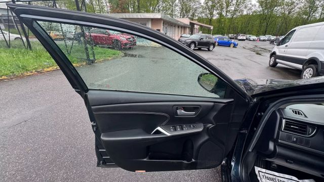 Vehicle image 20 of 34